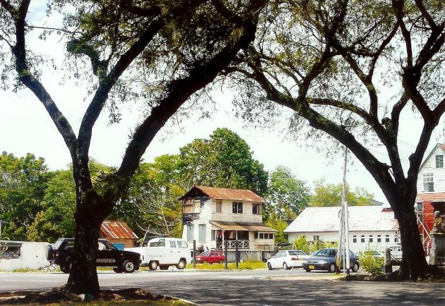 2001-2002 Paramaribo.