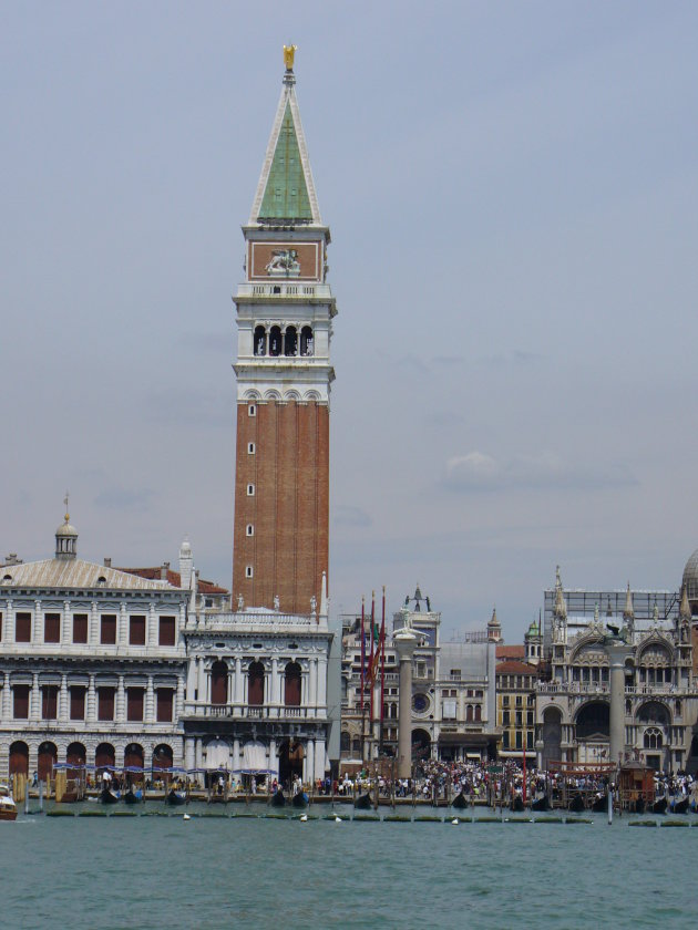 De toren op het San Marcoplein- Venetie
