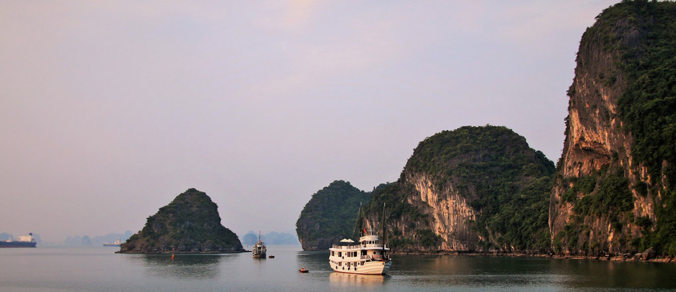 Ha Long Bay image