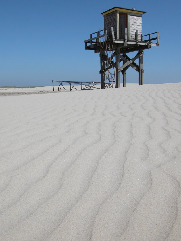Oranje zand in de Sahara of spierwit zand op Vlieland.....zand is zand en reizen is reizen!!!!