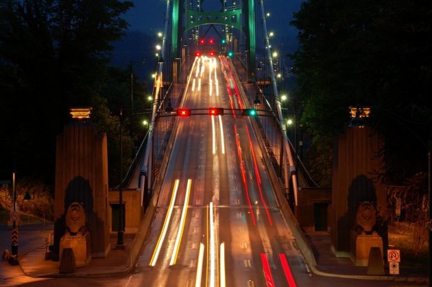 De Lion Gate Bridge in Vancouver... by night!