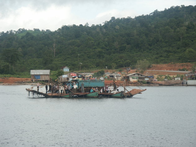 Cambodjaanse impressie van een veerboot