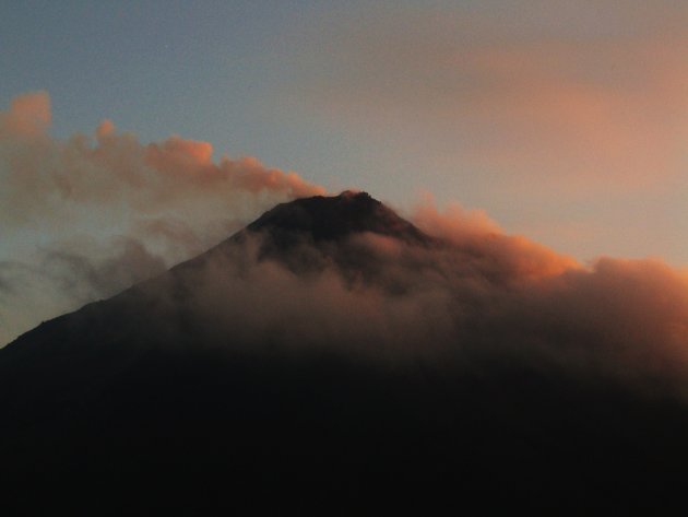 Arenal vulkaan bij zonsopgang