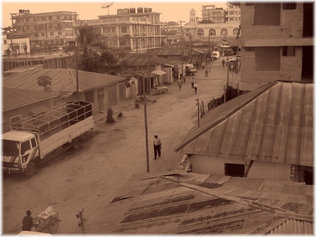 een straat in Dar es Salaam