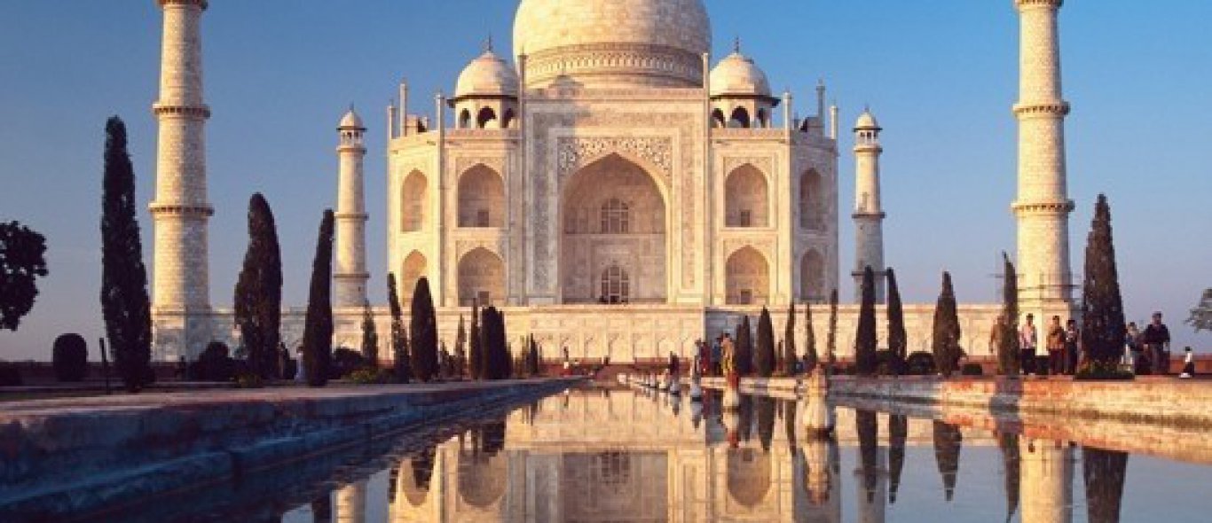 Taj Mahal wordt geel image