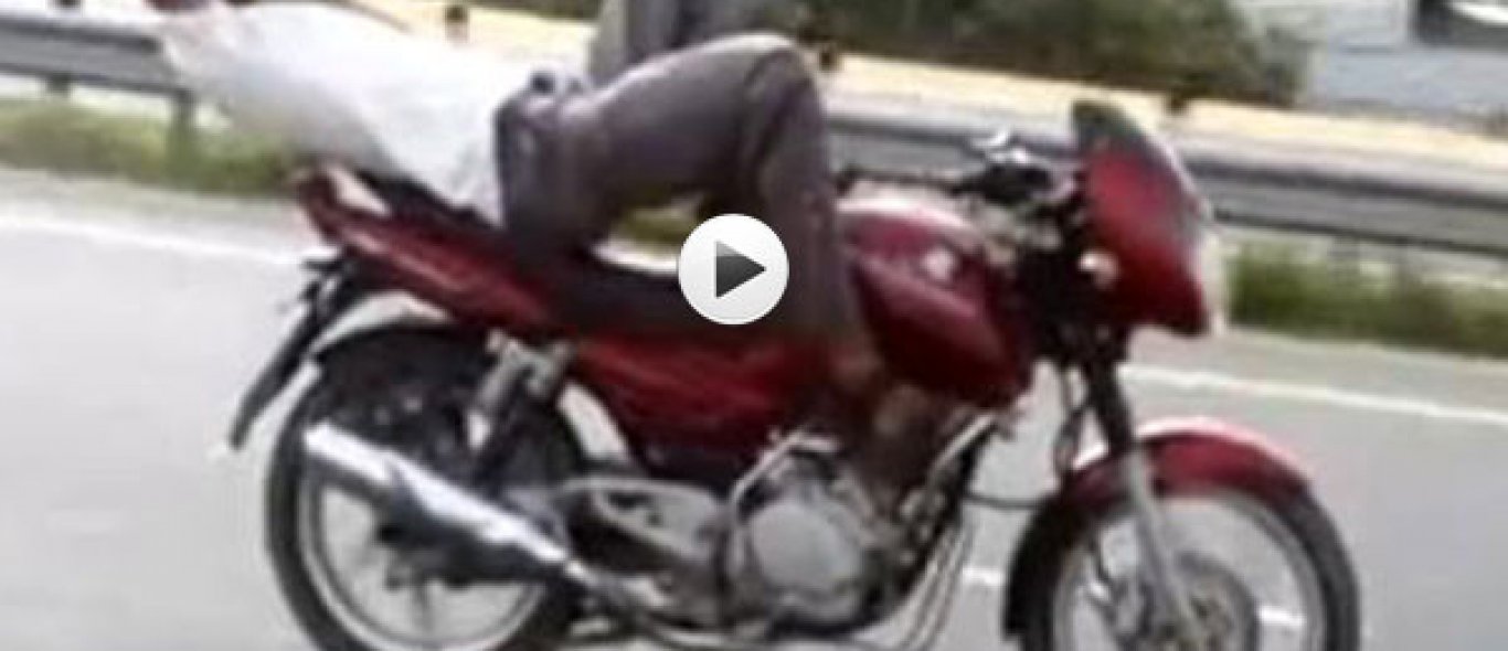 VIDEO: Op de motor in India image