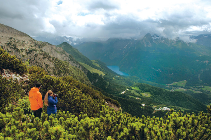 Hikers in de Beierse Alpenregio Berchtesgaden. Foto: Michael Dehaspe