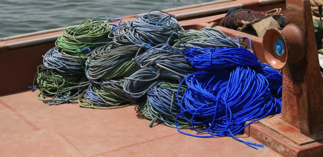 mooi blauw op een vissersboot