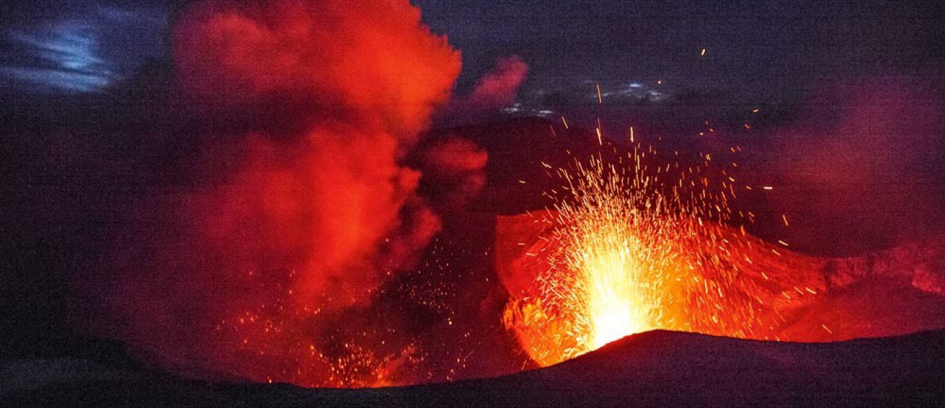 3x vulkanisch vuurwerk op het randje image
