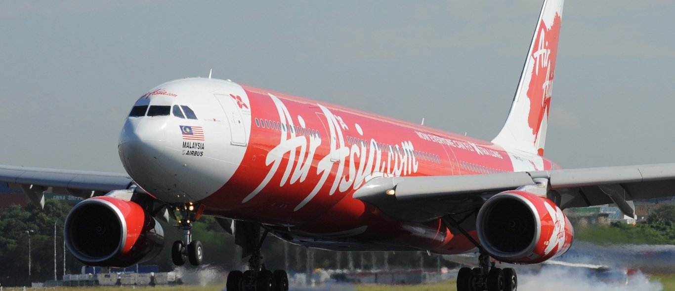 AirAsia-crew zet zichzelf voor schut tijdens de vlucht image