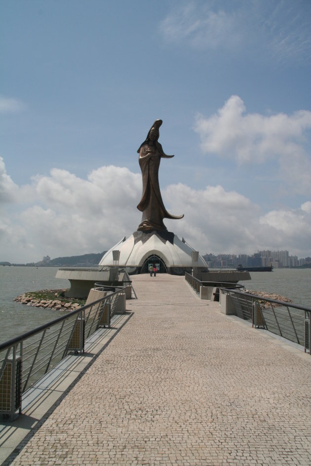 Pier to the monument