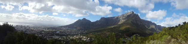 Magnifique uitzicht op de Tafelberg en Kaapstad vanuit Lion's Head.