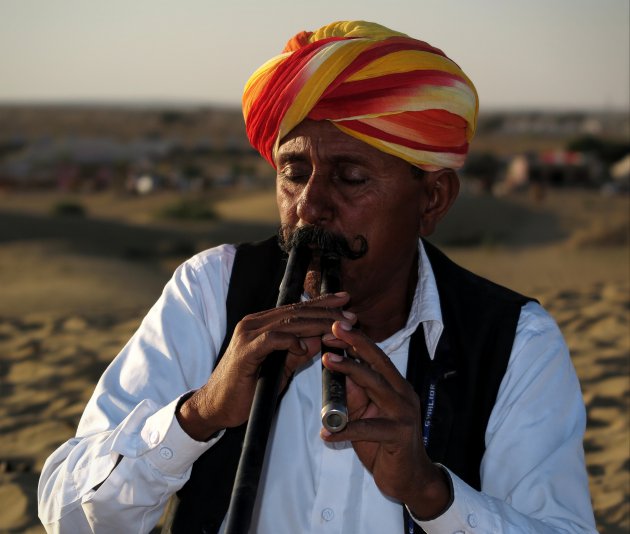 Fluitist in de woestijn
