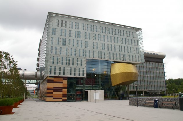 Modern gebouw bij LUMC in Leiden