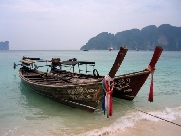 Vissersbootjes op Ko Phi Phi Don