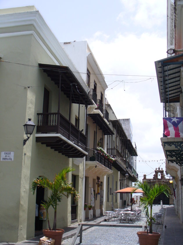 Huizen in "Old-San Juan" met typische balkons