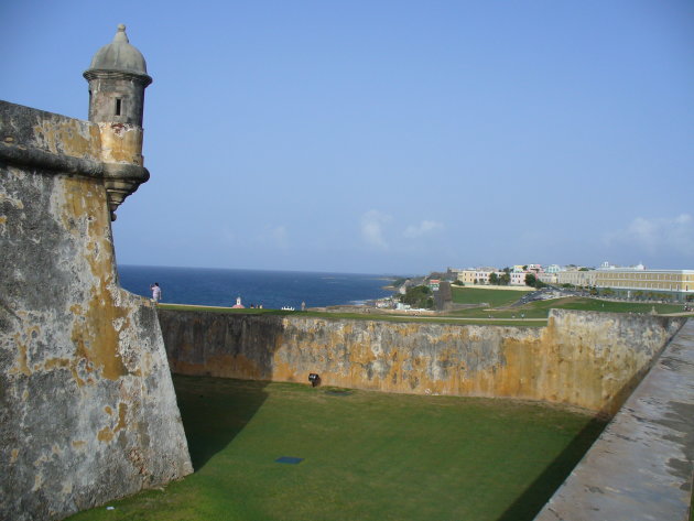 Een uitkijktoren van het Castillo San Felipe del Moro