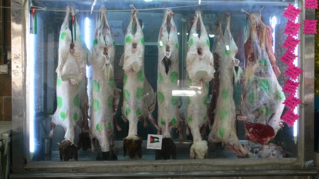 Schaap/Geit bij de slager in Aqaba