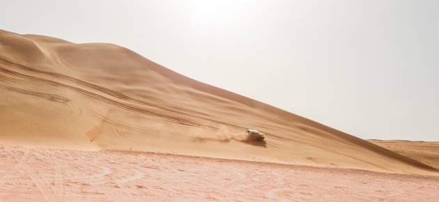 Neem de woestijnroute door de Wahiba Sands