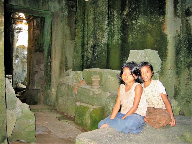 Jong en oud verenigd in Angkor