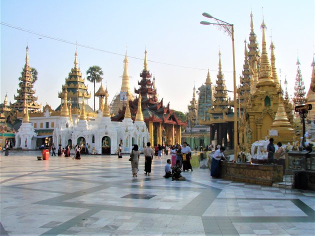 Tempelcomplex van de Swedagon Pagoda.
