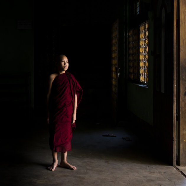 Jonge monnik in een klooster