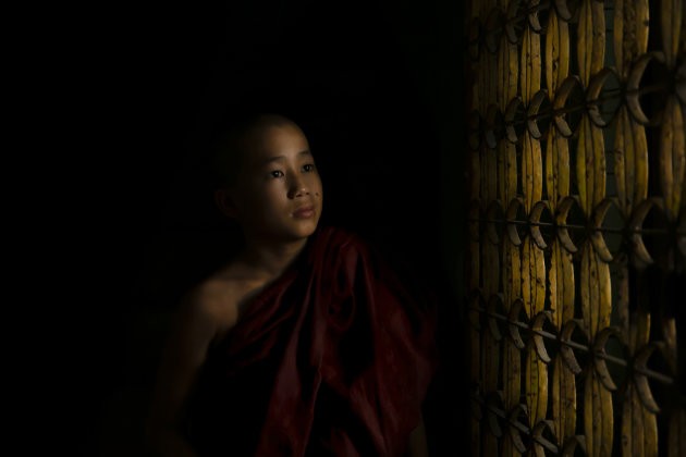 Jonge monnik in een klooster
