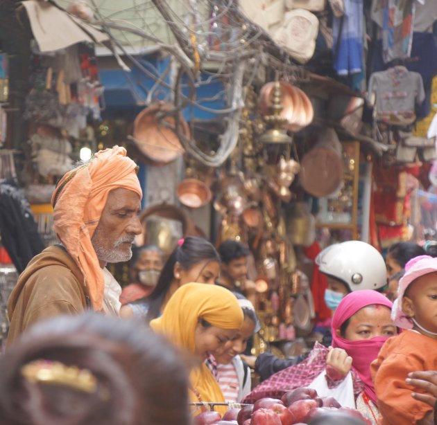 Kathmandu. De grote markt. Alles te koop. Alles te zien. Alles te ruiken..