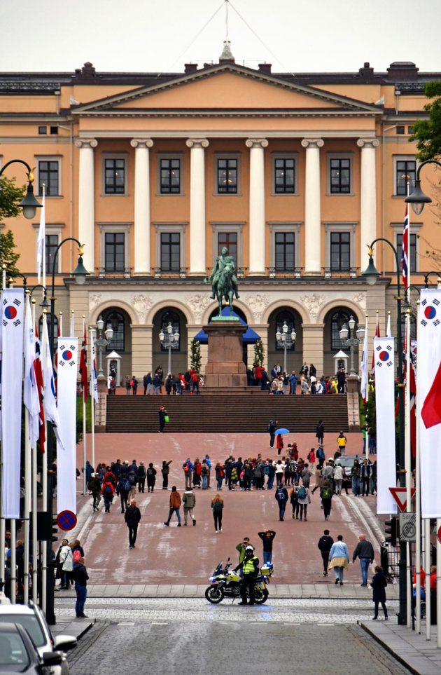 Drukte bij het Koninklijk Paleis in Oslo