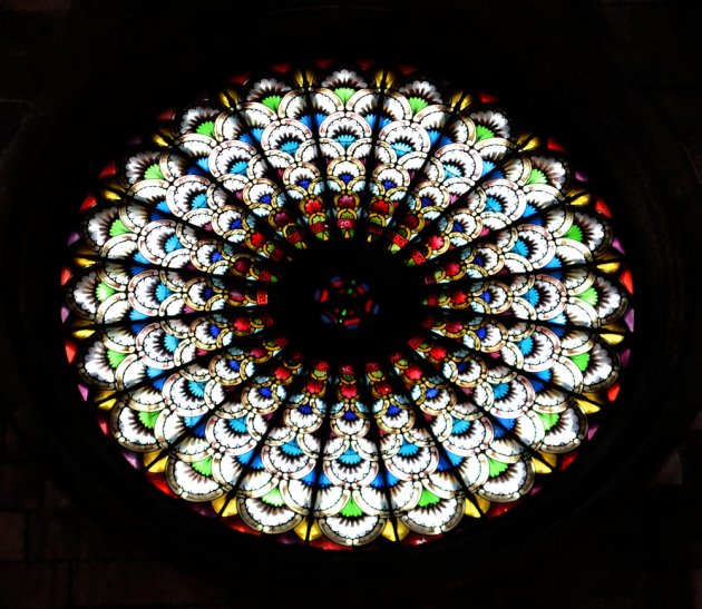 Glas in lood ramen in de St. Jacobuskathedraal in Šibenik