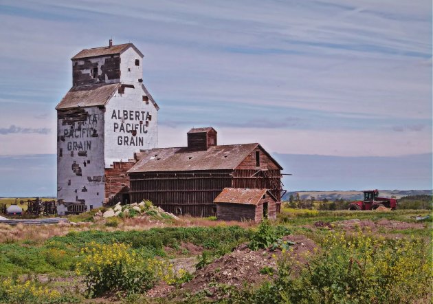 Alberta's Grain Elevators -Lousana