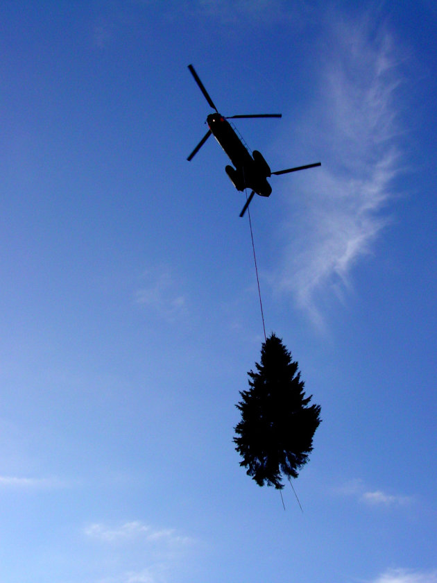 flying x-mas tree