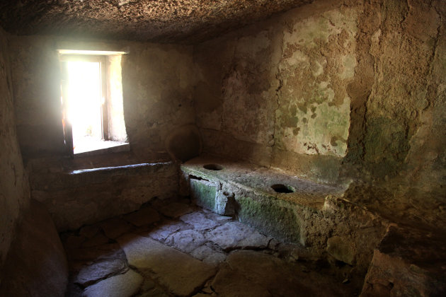 De toiletten in het Capuchos klooster