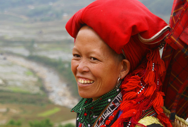 Opgewekte Red Zao dame in Sapa