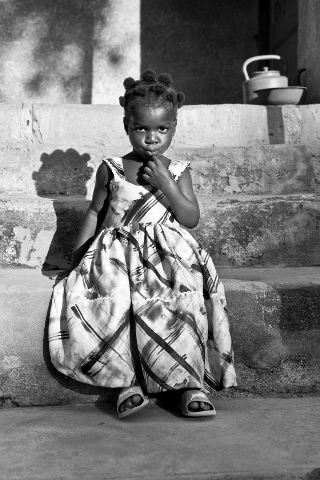 Meisje dorp nabij Abidjan