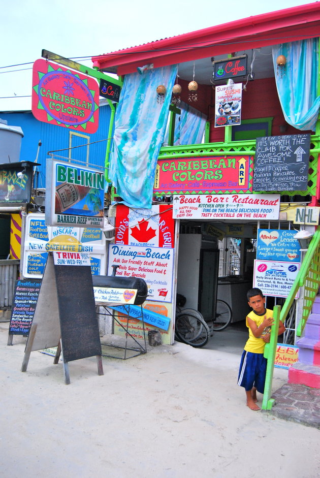 Lokaal beach bar cafe & restaurant op Caye Caulker, Belize