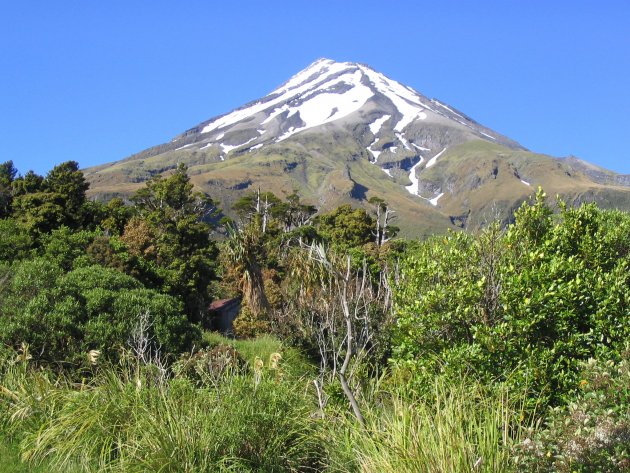 Mount Taraniki een symmetrische strato vulkaan 