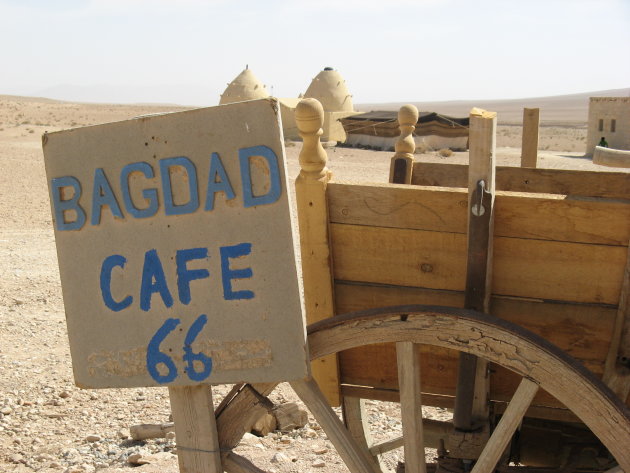 café in de woestijn van Syrië richting Palmyra