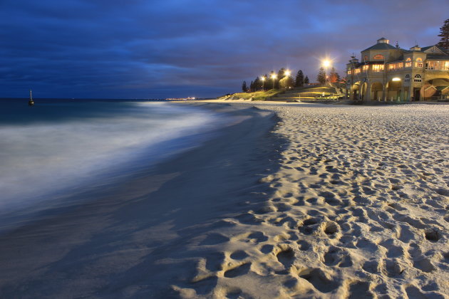 Avond foto van het Cottesloe strand in Perth