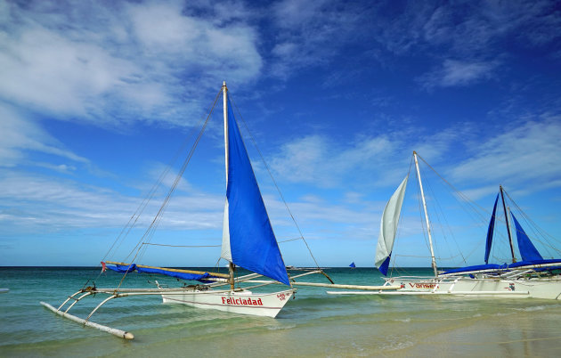 zeilboten op het strand te Boracay
