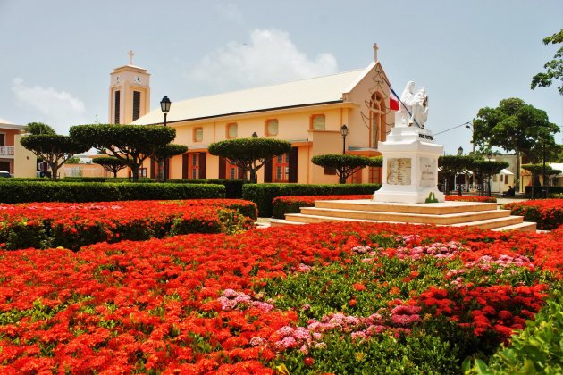 Franciscus van Assisi kerk in Saint Francois in de bloemetjes gezet