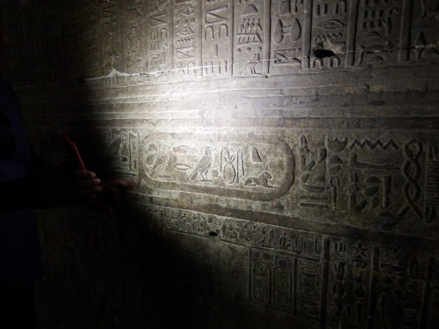 Op onderzoek in de Edfu tempel