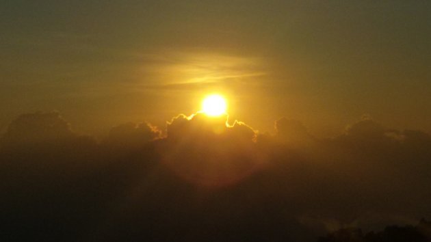 zonsopkomst bij de Kilimutu vulkaan