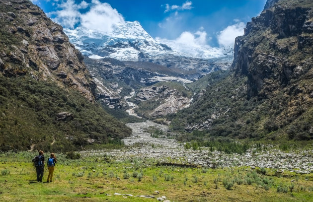 het uitzicht op Hualcan mountain in Peru