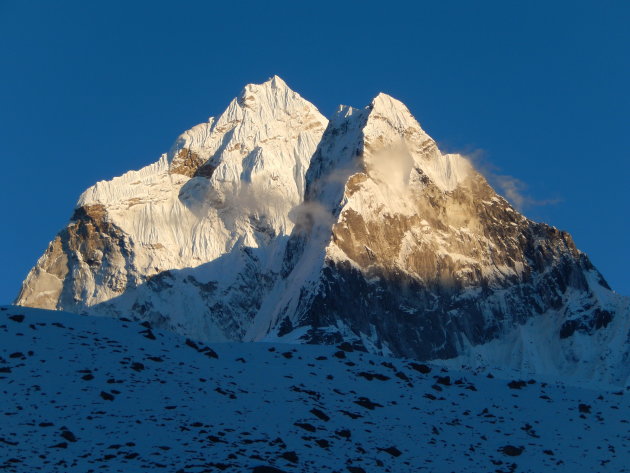 Het laatste zonlicht op de Himalaya-reuzen