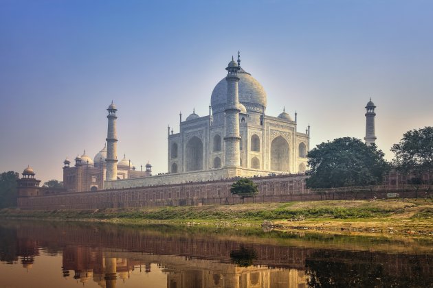 De Taj Mahal vanaf de Yamuna rivier