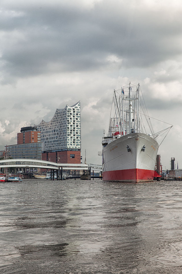Bruisend deel van Hamburg: het havengebied