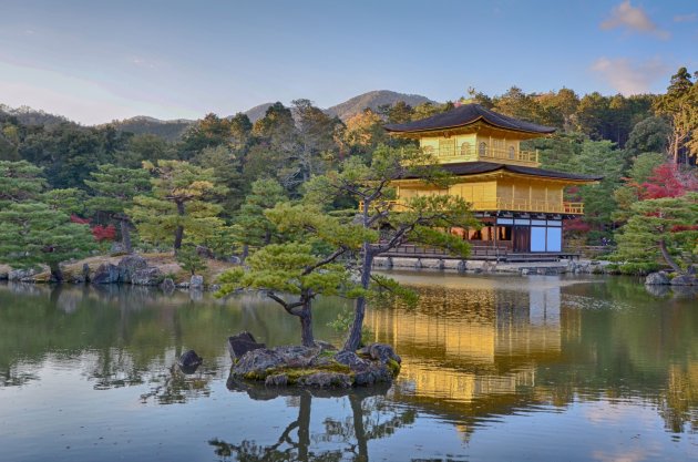 Fietsen naar het gouden paviljoen in Kyoto