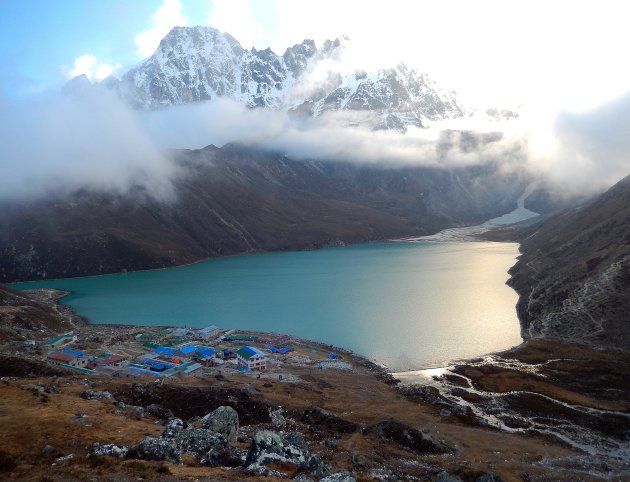 De blauwe meren van het Himalaya gebergte