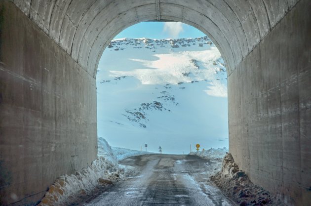 De historische eenbaans tunnel naar Neskaupstadur
